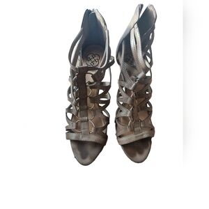 8 Daisy  Fuentes heeled sandals